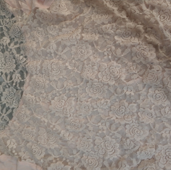 Light pink lacy crop top - Picture 2 of 3